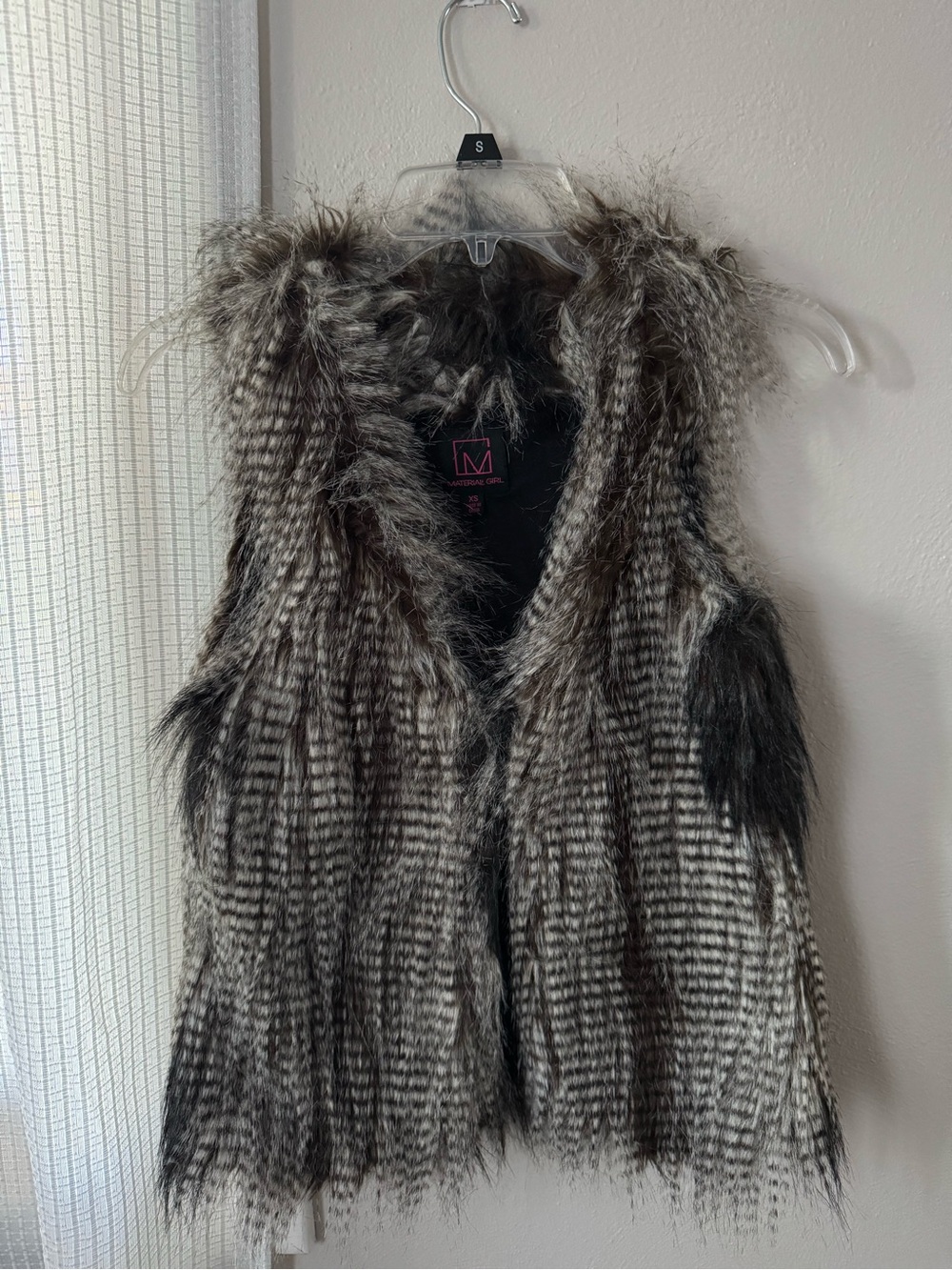 Material Girl Women's Faux Fur Vest - Gray